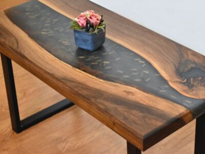 Table en bois faite à la main