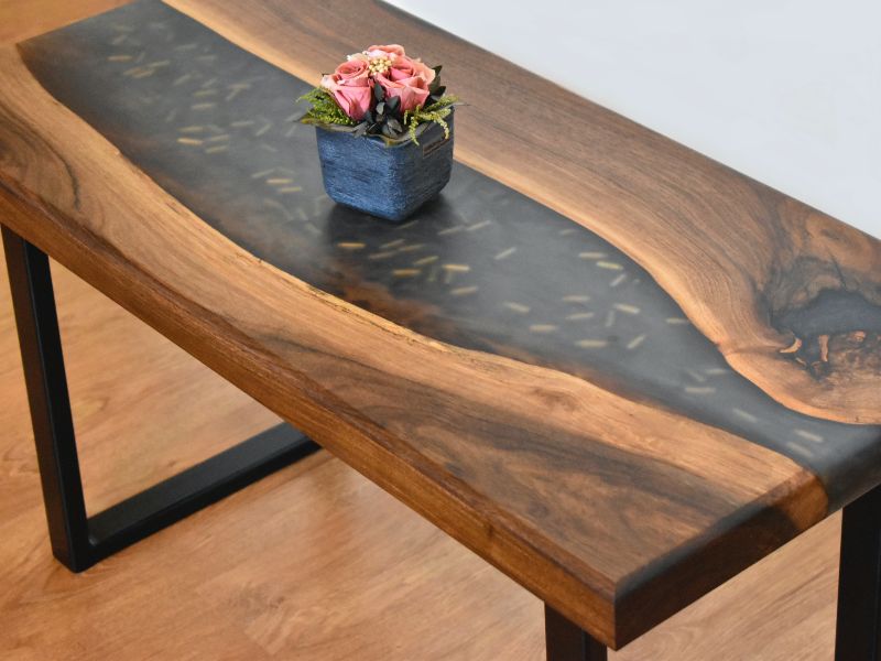 Table en bois faite à la main